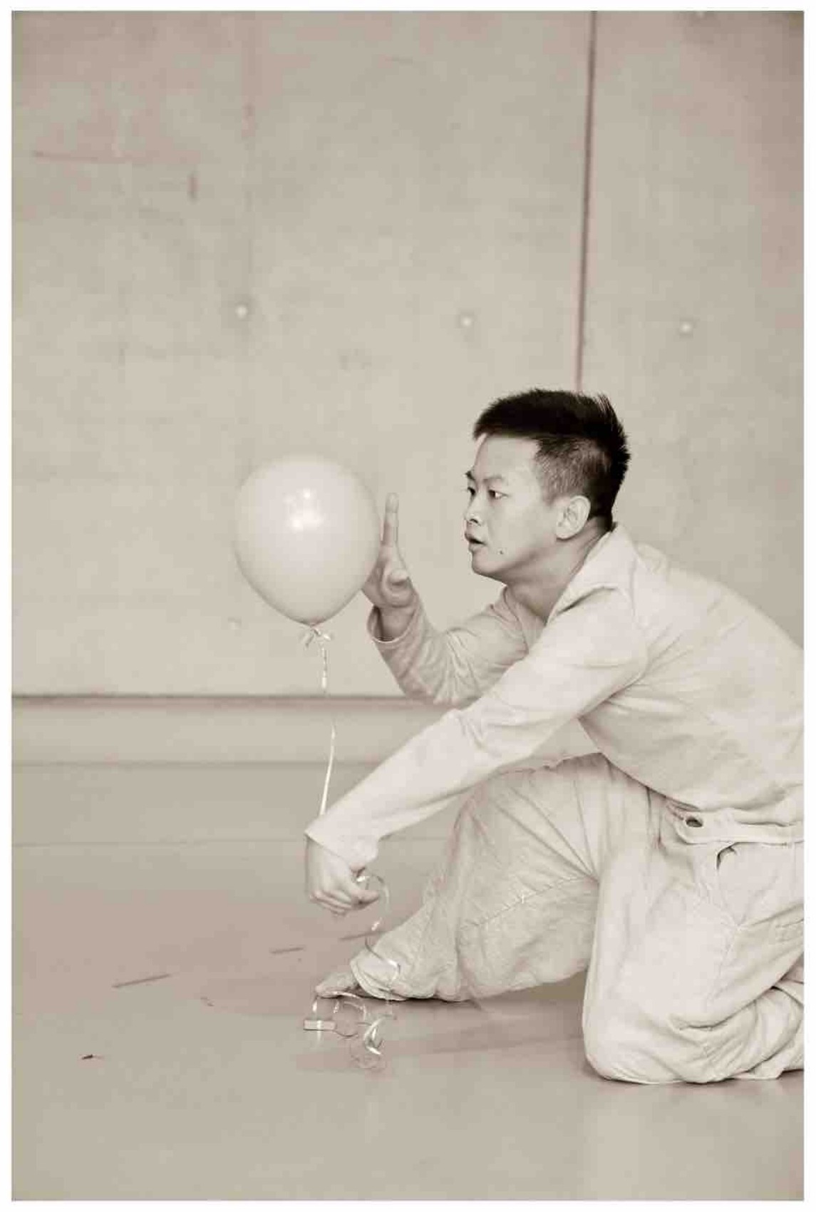 Huang Te performing